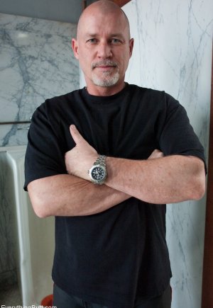 Доминантные потаскушки Бобби Старр и Феникс Мари показывают свои горячие задницы в нижнем белье Фото 19